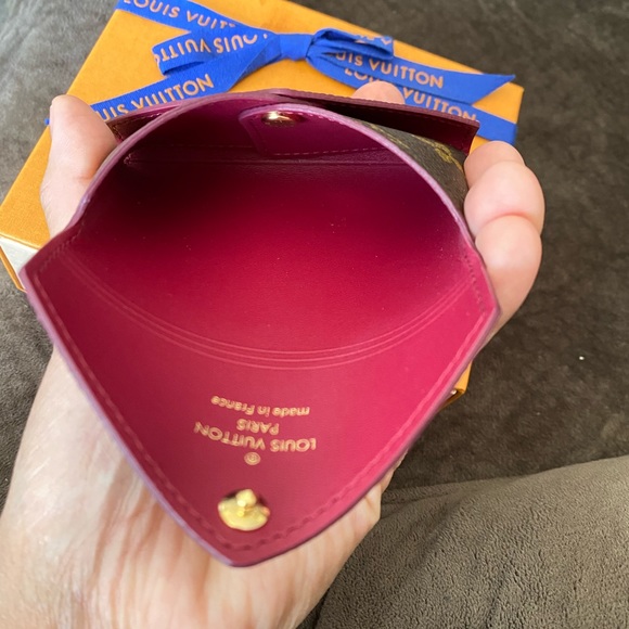 Louis Vuitton - Picture 4 of 7